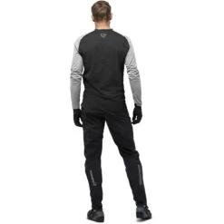 Norrona Fjørå Equaliser Lightweight Langarmshirt Herren - Caviar/Castor Grey -Norrona norrona fjora equaliser lightweight long sleeve shirt men caviar castor grey 4 1254108