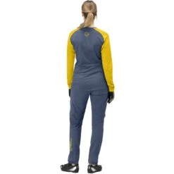 Norrona Fjørå Equaliser Lightweight Langarmshirt Damen - Sulphur/Vintage Indigo -Norrona norrona fjora equaliser lightweight long sleeve shirt women sulphur vintage indigo model 2 1399575