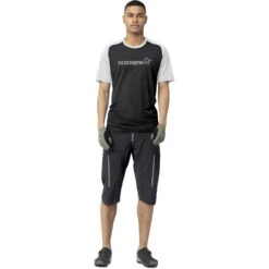 Norrona Fjørå Equaliser Lightweight T-Shirt Herren - Caviar/Light Grey -Norrona norrona fjora equaliser lightweight t shirt men caviar light grey model 1 1399605