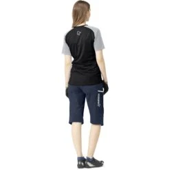 Norrona Fjørå Equaliser Lightweight T-Shirt Damen - Caviar/Light Grey -Norrona norrona fjora equaliser lightweight t shirt women caviar light grey model 2 1399587