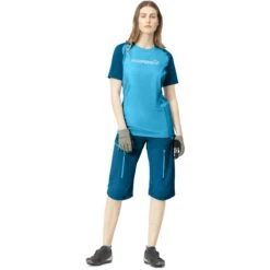 Norrona Fjørå Equaliser Lightweight T-Shirt Damen - Mykonos Blue/Aquarius -Norrona norrona fjora equaliser lightweight t shirt women mykonos blue aquarius model 1 1399588