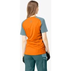 Norrona Fjørå Equaliser Lightweight T-Shirt Damen - Orange Popsicle/Tourmaline 11 Norrona Fjørå Equaliser Lightweight T-Shirt Damen - Orange Popsicle/Tourmaline -Norrona norrona fjora equaliser lightweight t shirt women orange popsicle tourmaline 5 1126793