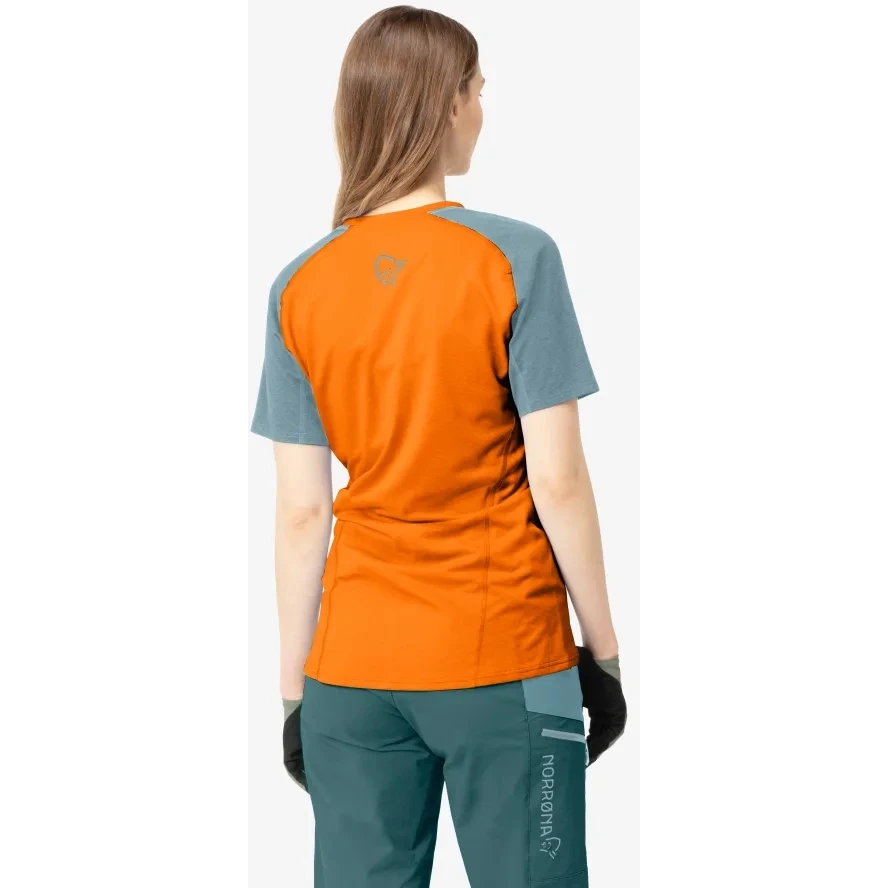 Norrona Fjørå Equaliser Lightweight T-Shirt Damen - Orange Popsicle/Tourmaline 7 Norrona Fjørå Equaliser Lightweight T-Shirt Damen - Orange Popsicle/Tourmaline – Bild 5