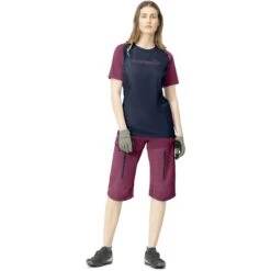 Norrona Fjørå Equaliser Lightweight T-Shirt Damen - Violet Quartz/Indigo Night -Norrona norrona fjora equaliser lightweight t shirt women violet quartz indigo night model 1 1399599