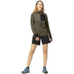 Norrona Senja Warm1 Hood Fleecepullover Damen - Olive Night 10 Norrona Senja Warm1 Hood Fleecepullover Damen - Olive Night -Norrona norrona senja warm1 hood women olive night model 1 1399998